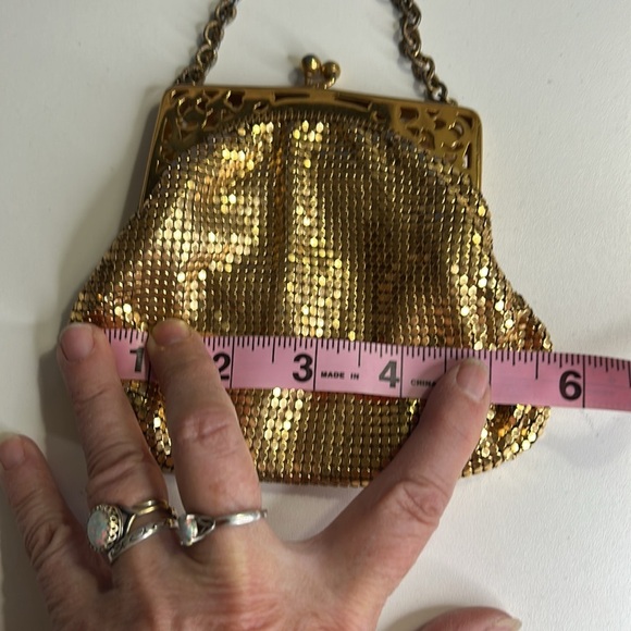 VINTAGE WHITING & DAVIS CO. SMALL GOLD MESH BAG PURSE WITH SHORT CHAIN STRAP - Picture 11 of 12